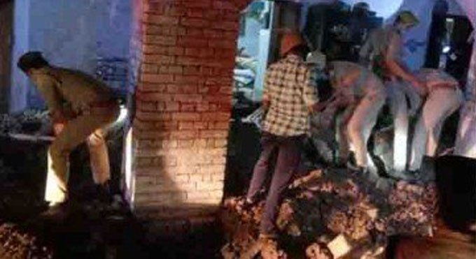 Kanpur police line roof fall accident