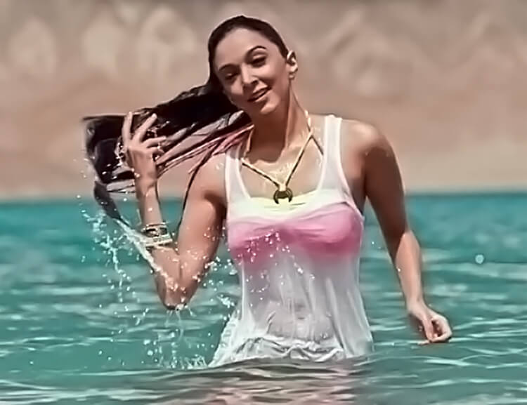 Kiara Advani Bikini Pic Hot