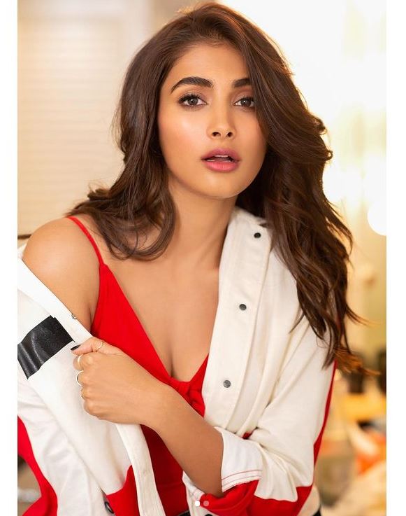 pooja hegde hot pic in red dress